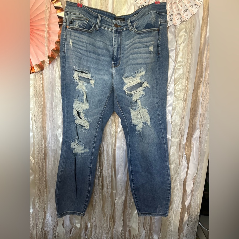 #38 Judy Blue 16w Boyfriend Fit SUPER CUTE distressed
